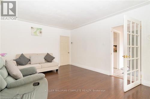 574 Upper Sherman Avenue, Hamilton, ON - Indoor Photo Showing Living Room
