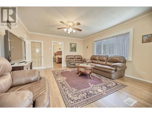 8014 89Th Street, Osoyoos, BC - Indoor Photo Showing Living Room