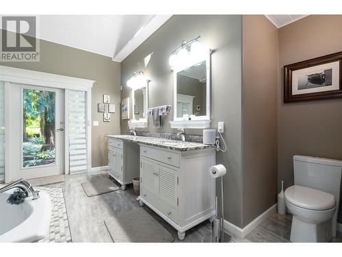 1047 Wharf Road, Scotch Creek, BC - Indoor Photo Showing Bathroom