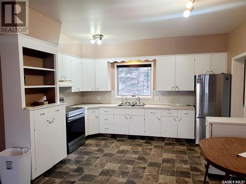 228 4Th Street E, Ponteix, SK - Indoor Photo Showing Kitchen With Double Sink