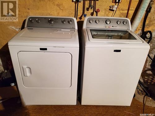 228 4Th Street E, Ponteix, SK - Indoor Photo Showing Laundry Room