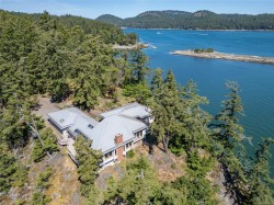 4308 Clam Bay Rd  Pender Island, BC V0N 2M1