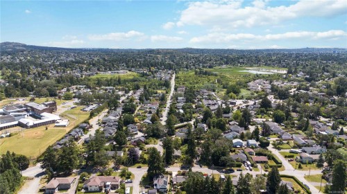 4155 North Rd, Saanich, BC 