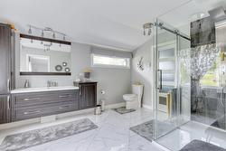 Ensuite bathroom - 