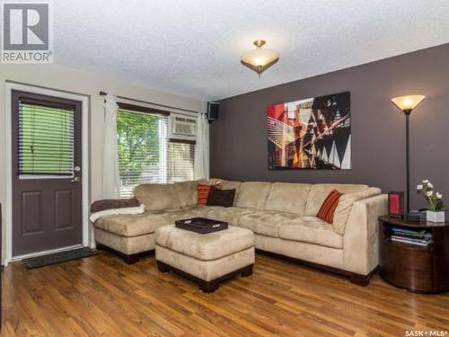 10 103 Powe Street, Saskatoon, SK - Indoor Photo Showing Living Room