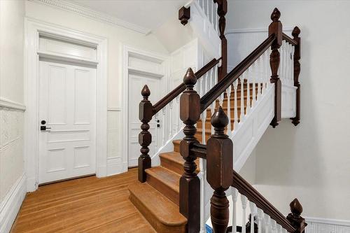 Staircase - 200-1572 Av. Summerhill, Montréal (Ville-Marie), QC - Indoor Photo Showing Other Room