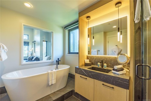 1104-596 Marine Dr, Ucluelet, BC - Indoor Photo Showing Bathroom