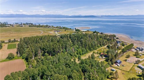 348 Lazo Rd, Comox, BC 