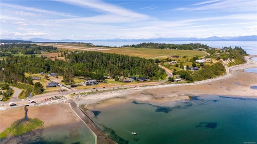 348 Lazo Rd, Comox, BC 