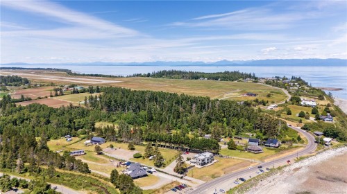 348 Lazo Rd, Comox, BC 