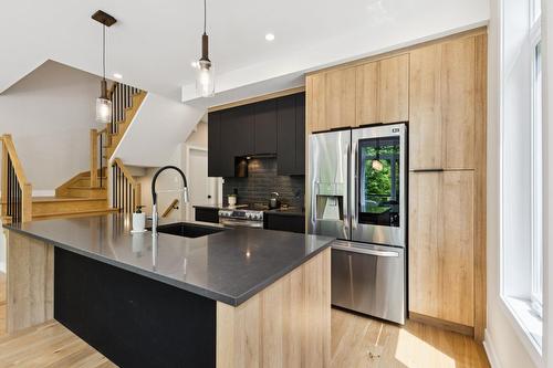 Kitchen - 1100 Allée Du Géant, Mont-Tremblant, QC - Indoor Photo Showing Kitchen With Upgraded Kitchen