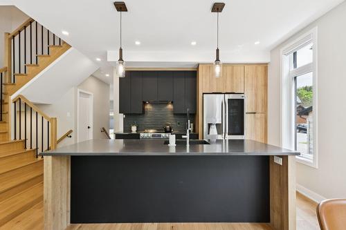 Kitchen - 1100 Allée Du Géant, Mont-Tremblant, QC - Indoor Photo Showing Kitchen With Upgraded Kitchen