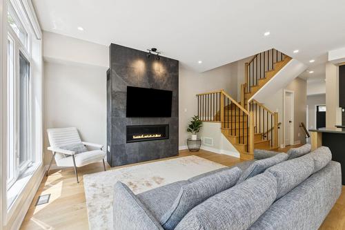 Living room - 1100 Allée Du Géant, Mont-Tremblant, QC - Indoor Photo Showing Living Room With Fireplace