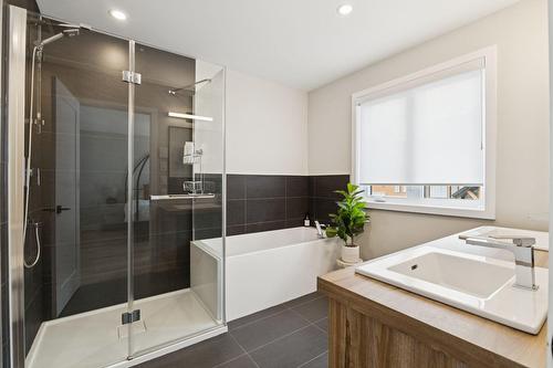 Ensuite bathroom - 1100 Allée Du Géant, Mont-Tremblant, QC - Indoor Photo Showing Bathroom