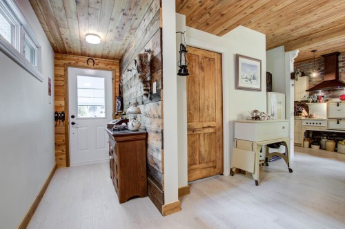 Hall d'entrée/Vestibule - 18  - 22 Rue Beauregard, Eastman, QC - Indoor Photo Showing Other Room