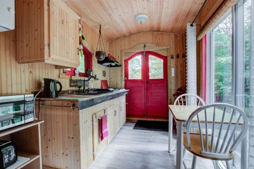 Autre - 18  - 22 Rue Beauregard, Eastman, QC - Indoor Photo Showing Other Room