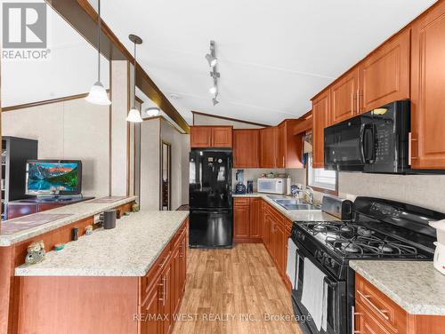 7 Ash - 4449 Milburough Line, Burlington, ON - Indoor Photo Showing Kitchen With Double Sink