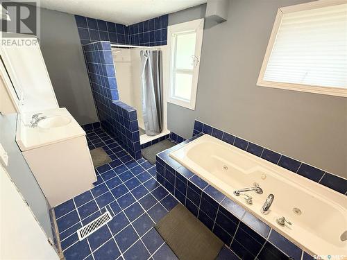 South Weyburn Acreage, Weyburn Rm No. 67, SK - Indoor Photo Showing Bathroom