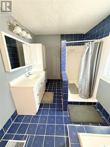 South Weyburn Acreage, Weyburn Rm No. 67, SK - Indoor Photo Showing Bathroom