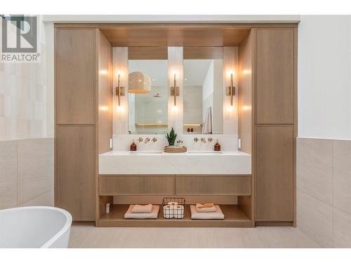 4017 Sunstone Street, West Kelowna, BC - Indoor Photo Showing Bathroom