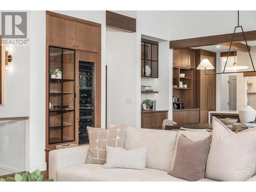 4017 Sunstone Street, West Kelowna, BC - Indoor Photo Showing Living Room