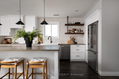 6175 Fourth Line, Erin, ON - Indoor Photo Showing Kitchen With Upgraded Kitchen