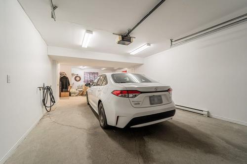 Garage - 371 Rue De L'Harmonie, Laval (Duvernay), QC - Indoor Photo Showing Garage
