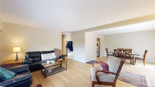 4767 Cordova Bay Rd, Saanich, BC 