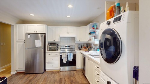 4767 Cordova Bay Rd, Saanich, BC 