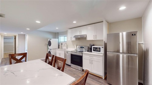 4767 Cordova Bay Rd, Saanich, BC 