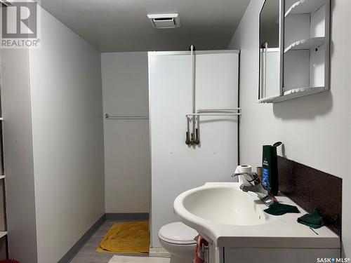 208 7Th Street E, Wynyard, SK - Indoor Photo Showing Bathroom