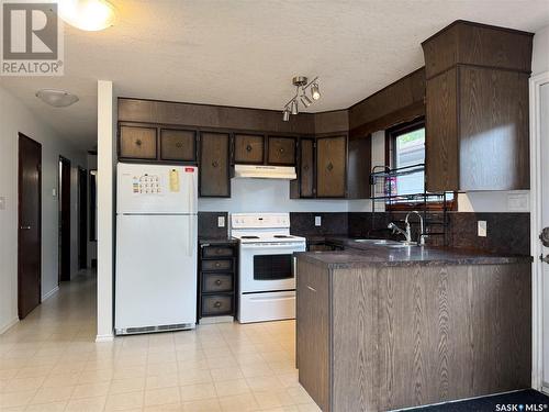 208 7Th Street E, Wynyard, SK - Indoor Photo Showing Kitchen With Double Sink