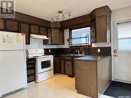 208 7Th Street E, Wynyard, SK - Indoor Photo Showing Kitchen