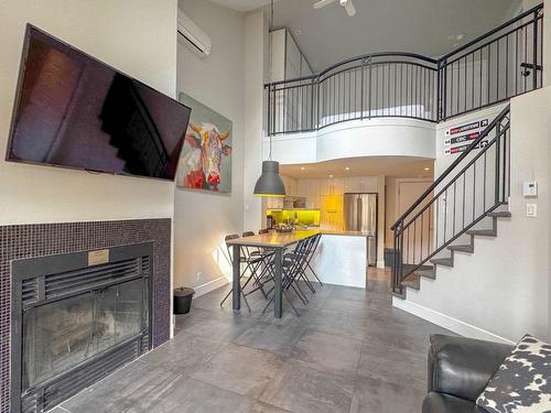 Living room - 448-116 Ch. De Kandahar, Mont-Tremblant, QC - Indoor With Fireplace