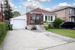 938 KENNEDY ROAD  Toronto, ON M1K 2G3