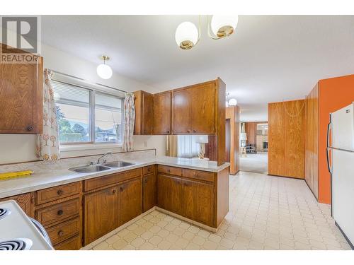 2450 Mckenzie Street, Penticton, BC - Indoor Photo Showing Kitchen With Double Sink