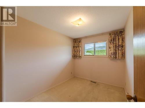 2450 Mckenzie Street, Penticton, BC - Indoor Photo Showing Other Room