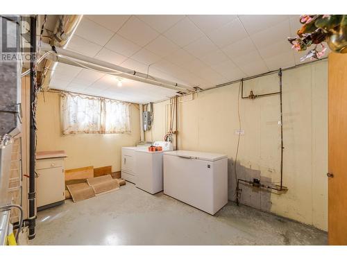2450 Mckenzie Street, Penticton, BC - Indoor Photo Showing Laundry Room