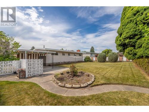 2450 Mckenzie Street, Penticton, BC - Outdoor