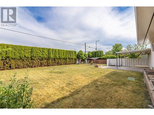 2450 Mckenzie Street, Penticton, BC - Outdoor