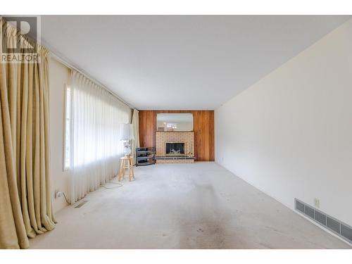 2450 Mckenzie Street, Penticton, BC - Indoor