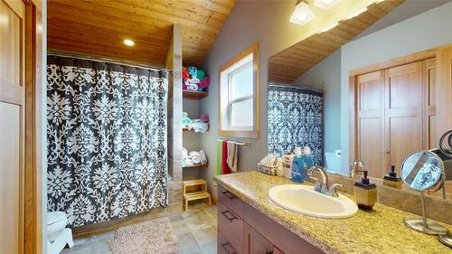 22-6324 Laurier Avenue, Wardner, BC - Indoor Photo Showing Bathroom