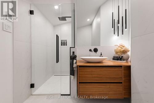 2120 Du Chateau Avenue, Clarence-Rockland, ON - Indoor Photo Showing Bathroom