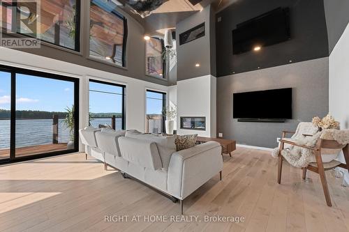2120 Du Chateau Avenue, Clarence-Rockland, ON - Indoor Photo Showing Living Room With Fireplace