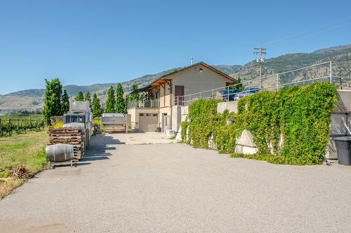 5381 97 Highway, Oliver, BC 
