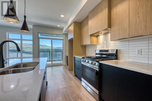 7599 Klinger Road Unit# 5, Vernon, BC - Indoor Photo Showing Kitchen With Double Sink With Upgraded Kitchen
