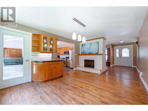 1557 Nichol Road, Revelstoke, BC - Indoor With Fireplace