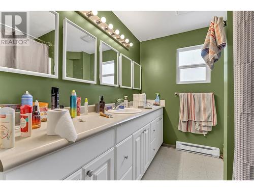 3803 Mclean Creek Road, Okanagan Falls, BC - Indoor Photo Showing Bathroom