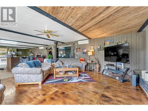 3803 Mclean Creek Road, Okanagan Falls, BC - Indoor Photo Showing Living Room