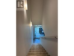 Stairs dow to 2nd level/deck - 